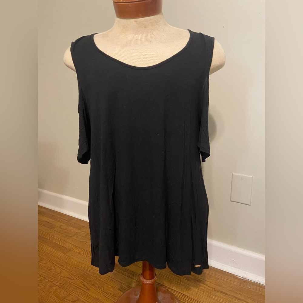 Cold Shoulder Teee